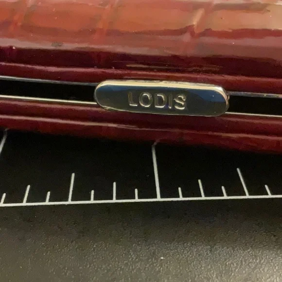 Lodis - Elegant Burgandy Crocodile Embossed Wallet - Picture 6 of 6